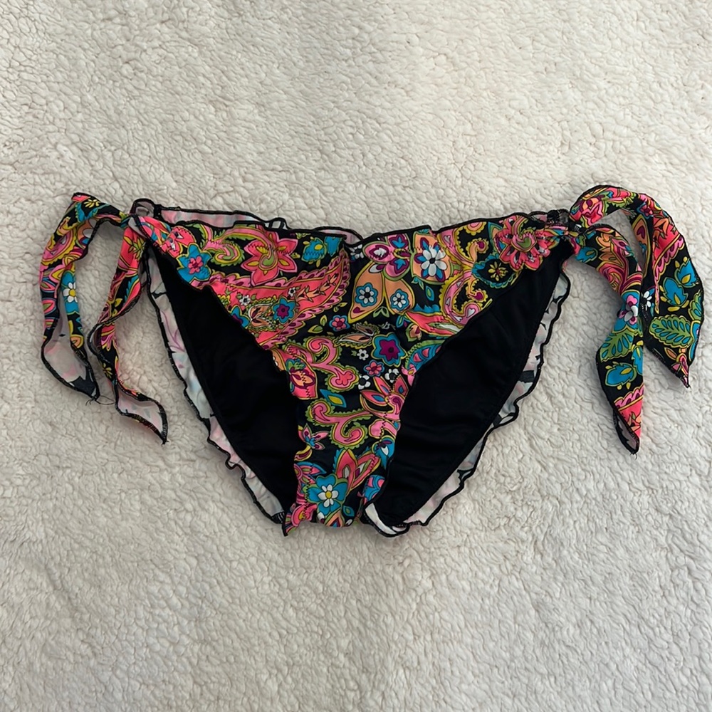 VICTORIA’S SECRET Swimsuit Bikini Bottom Size Small.  Ruched bottom, side-tie